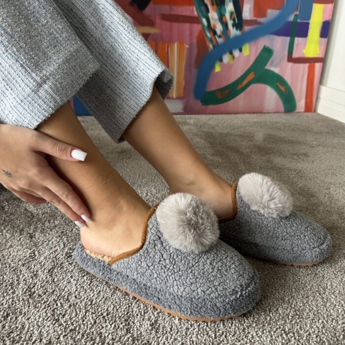 Kadın Sessiz Taban Yumuşak ve Hafif Ponpon Figürlü Peluş Ev Terliği