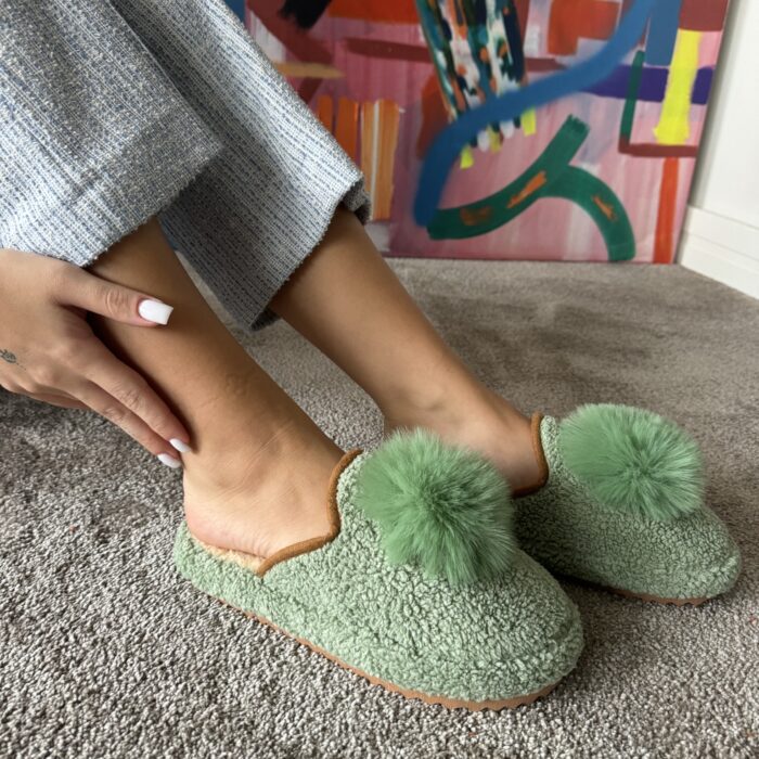 Kadın Sessiz Taban Yumuşak ve Hafif Ponpon Figürlü Peluş Ev Terliği